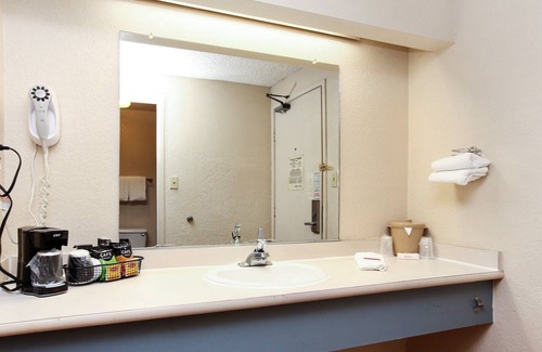 Santa Ana Hotel | Red Roof Inn Santa Ana