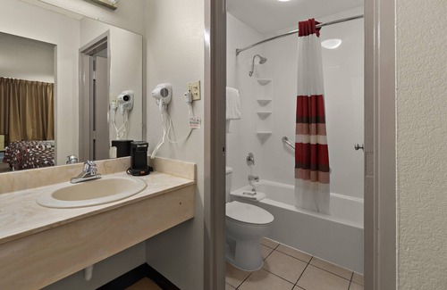 Cave City Hotel | Red Roof Inn & Suites Cave City