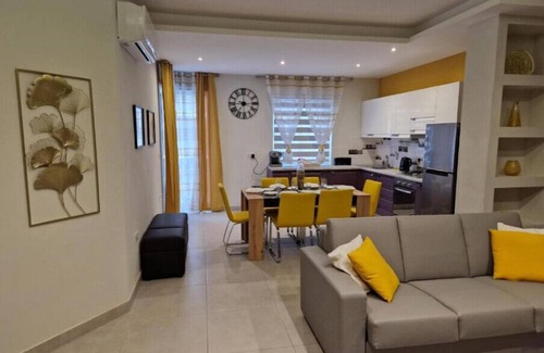 Marsalforn Apartment | Red Rose.