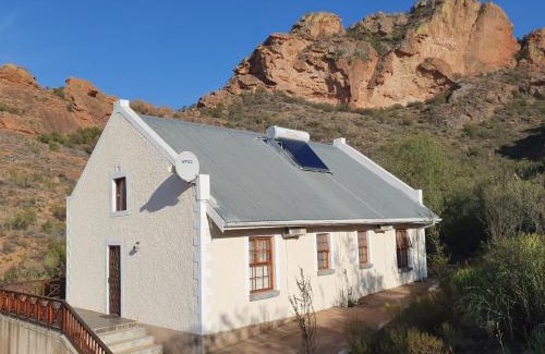 Oudtshoorn House | Red Stone Hills