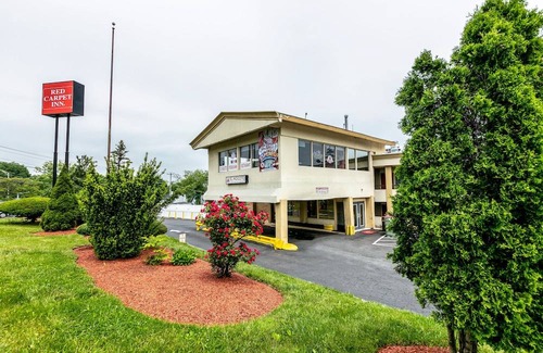 Cove - East Side - Shippan Hotel | Red Carpet Inn
