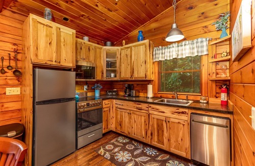Nelsonville Cabin | Redbud - Cozy Cabin with Relaxing Hot Tub!