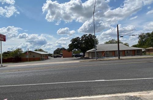 Goldthwaite Hotel | Redbud Inn