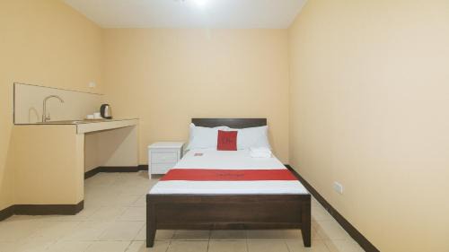 Baclaran Hotel | RedDoorz at MUBG Apartelle near Baclaran Church