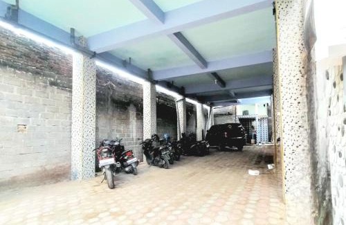 Kediri Hotel | RedDoorz at Queen Asri Premium
