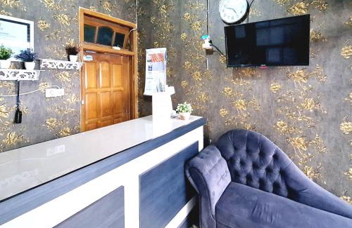 Kediri Hotel | RedDoorz at Queen Asri Premium
