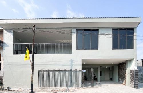 Blitar Hotel | Reddoorz Near Makam Bung Karno Blitar