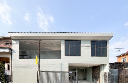 Blitar Hotel | Reddoorz Near Makam Bung Karno Blitar