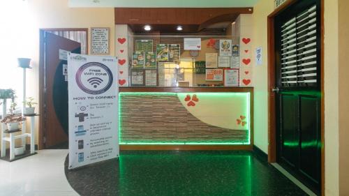 Muntinlupa Hotel | RedDoorz near SM City Muntinlupa