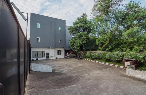 Jambi Hotel | RedDoorz Plus near Simpang Rimbo Jambi