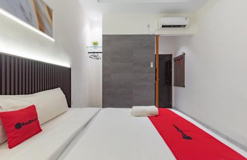 Tanjung Uncang Hotel | RedDoorz Plus Near SP Plaza Batu Aji Batam
