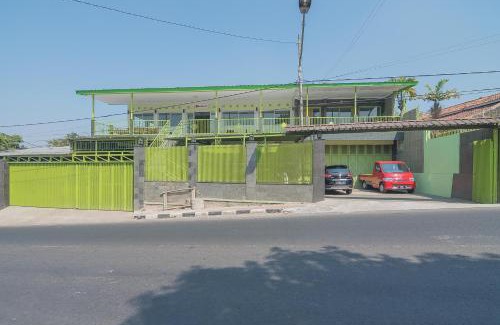 Subang House | RedDoorz Syariah near Museum Wisma Karya Subang