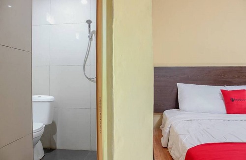 Cikampek House | RedDoorz Syariah near Pasar Modern Cikopo