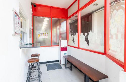 Tanjungsari Hotel | RedDoorz @ Tanjung Sari Surabaya