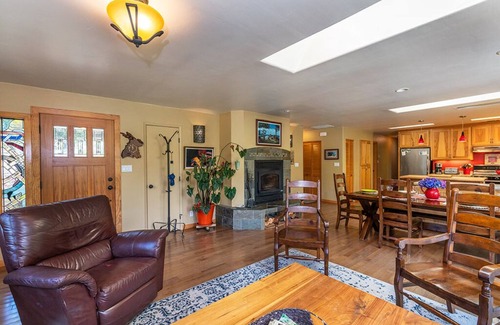 Trinidad House | Redwood Beach Retreat - Hot Tub, Walk to Beach, 3 King beds!