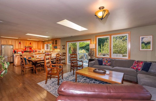 Trinidad House | Redwood Beach Retreat - Hot Tub, Walk to Beach, 3 King beds!