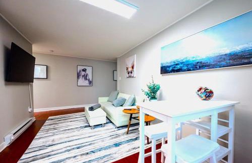 Wilmington Apartment | Redwood loft at Park Place King bed walk in closet fast WIFI and free coffee