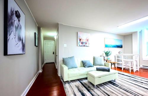 Wilmington Apartment | Redwood loft at Park Place King bed walk in closet fast WIFI and free coffee