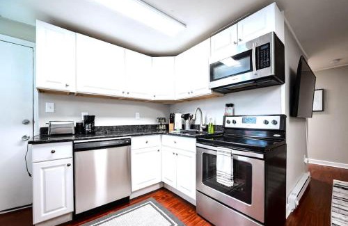 Wilmington Apartment | Redwood loft at Park Place King bed walk in closet fast WIFI and free coffee