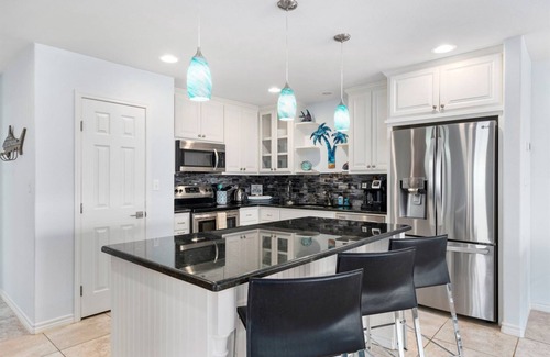 Rockport House | Reel Livin | Bay View, Private Fishing Pier!