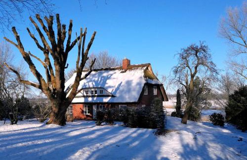 Breiholz House | Reetdachhaus Eiderblick