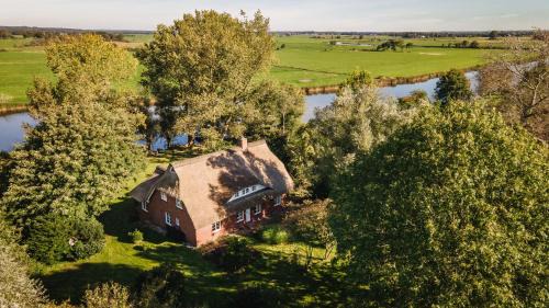 Breiholz House | Reetdachhaus Eiderblick