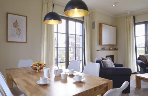 Dranske House | Reetland am Meer Premium Reetdachvilla mit 3 Schlafzimmern, Sauna und Kamin H13