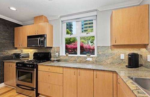 Downtown San Diego Condo | Refined Townhouse in Little Italy