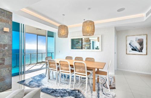 Coolangatta Apartment | Reflection 1903