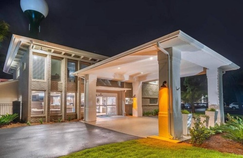 Jekyll Island House | Refresh in a Spacious Room Near Jekyll Island Marina | w/Onsite Outdoor Pool!