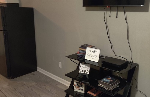 Mid City North Apartment | Refreshing & Snuggly 1bedroom w/free parking 10 mins from downtown and lsu