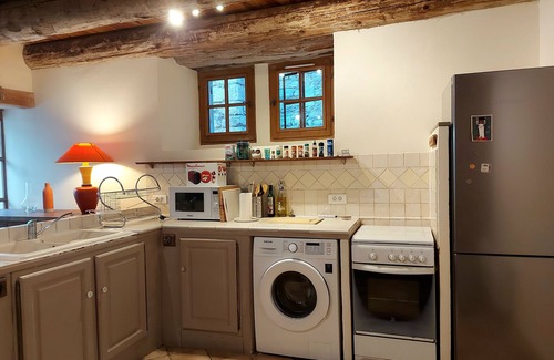 Forcalquier Cottage | Refreshingly cool in summer, 18th century gite, centre Forcalquier