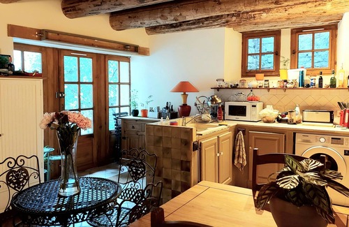 Forcalquier Cottage | Refreshingly cool in summer, 18th century gite, centre Forcalquier