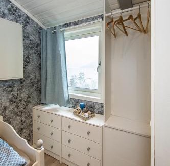 Kvaefjord Municipality House | Refsnes Overnatting, Hus Gunti