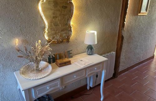 Salles House | Refuge Champêtre - Piscine intérieure - Détente