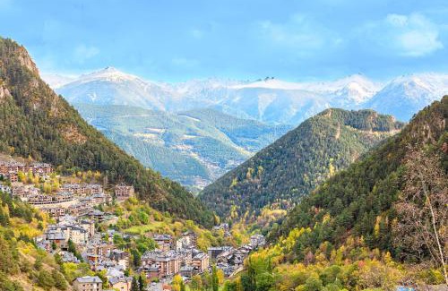 Arinsal Apartment | Refugio de Montaña, Terraza con Vistas y Parking I AndBnB