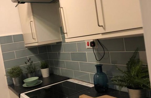 Worcester Apartment | Refurbished city centre pad sleeps 4