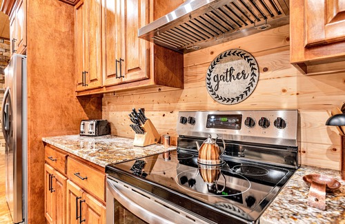 Golden Cabin | REGAL EAGLE Soars High on Luxury w/7 Private Bedroom Suites & Baths- Sleeps 22!