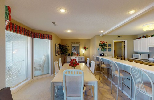 Village of Four Seasons Condo | Regatta Bay 404B- Walk-in level condo