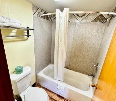 Iola Hotel | Regency Inn Iola