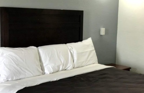 Broadmoor Hotel | Regency Inn