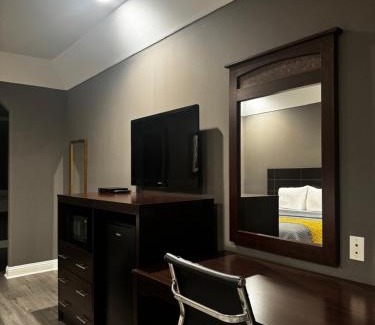 US 290 Hotel | Regency Inn