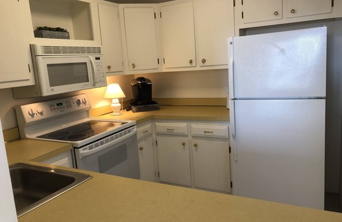 Rehoboth Beach Condo | Rehoboth Beach Ocean View Condo w/Pool. Sleeps 4