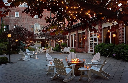 Historic Hill Apartment | Relax and Recharge! Close to The Elms Mansion! Onsite Parking and Pool!