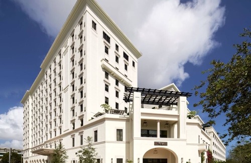 Coral Gables House | Relax and Recharge! Rooftop Pool, Pets Allowed! Close to University of Miami!