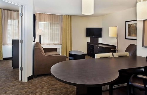 Wichita Hotel | Relax and Unwind! 3 Comfortable Units, Kitchen, Pets Allowed, Near Harvest Park!