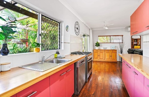 Kewarra Beach House | Relax at Sudbury Shores Beach House- Tropical Kewarra Beach Retreat | Lagoon Pool + Outdoor Bath