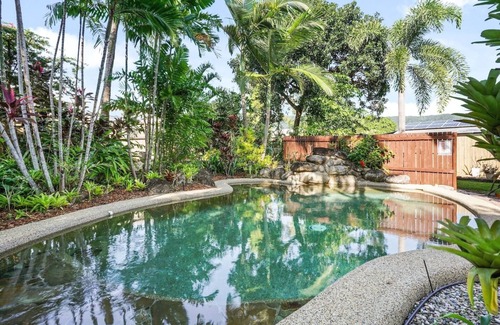 Kewarra Beach House | Relax at Sudbury Shores Beach House- Tropical Kewarra Beach Retreat | Lagoon Pool + Outdoor Bath