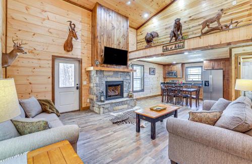 Forest City House | Relax Fireside! Cabin 12 Mi to TIEC Winterfest