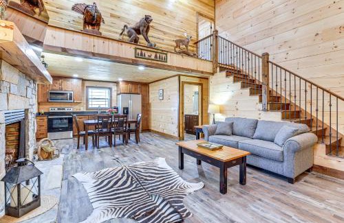 Forest City House | Relax Fireside! Cabin 12 Mi to TIEC Winterfest